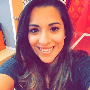 Meet your Posher, Roxana